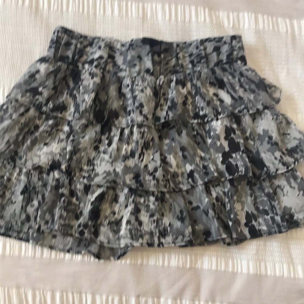 Skirt w/ ruffles